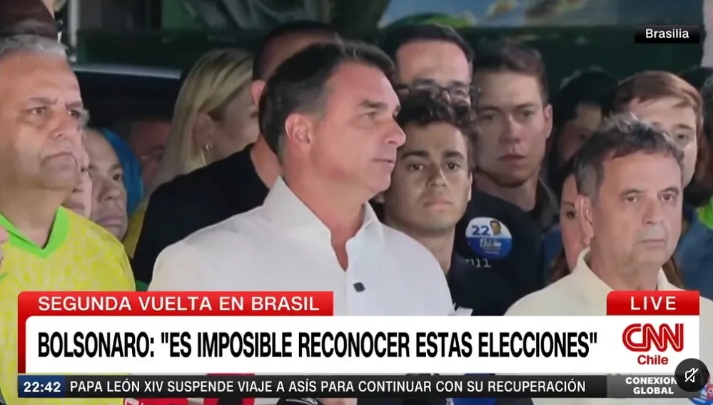 Flávio Bolsonaro durante el recuento de votos en Brasilia