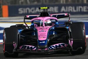 Franco Colapinto con el monoplaza de Alpine en el circuito de Marina Bay durante el Gran Premio de Singapur de Fórmula 1
