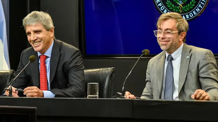 El secretario de Finanzas, Furiase, durante su exposición ante inversores