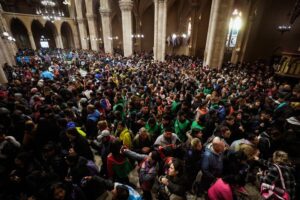 Multitud de fieles en la basílica de Luján durante la peregrinación