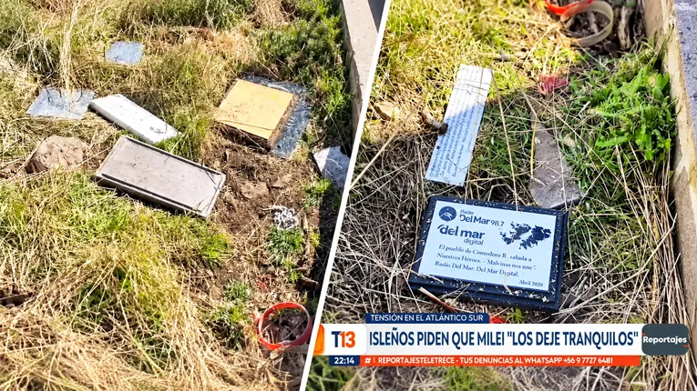 Placas y objetos personales dejados por familiares de soldados argentinos detrás de la Cruz Mayor del Cementerio de Darwin, captados por el informe de Teletrece.