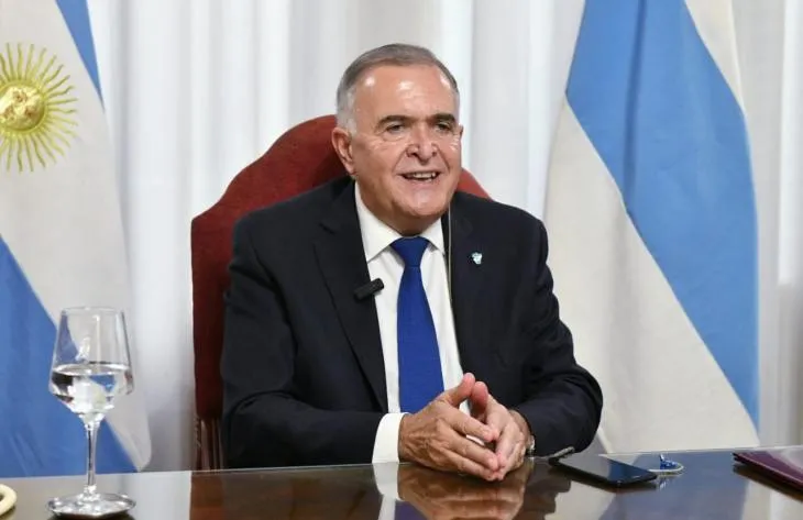 Gobernador Osvaldo Jaldo durante una declaración pública