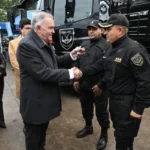 Acto del gobernador Osvaldo Jaldo en la Jefatura de Policía de Tucumán con inauguración de aulas y entrega de equipamiento