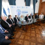 Gobernador Osvaldo Jaldo durante una declaración pública