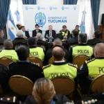 Reunión del gobernador Osvaldo Jaldo con autoridades de la Policía de Tucumán en Casa de Gobierno