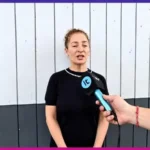 Madre tucumana junto a su hijo con autismo