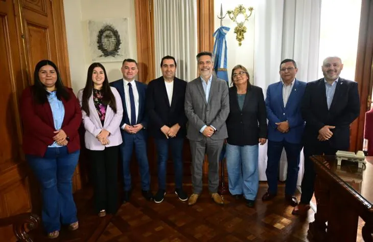 Reunión en Casa de Gobierno entre Sergio Mansilla y Carlos Fabián Damin sobre prevención de adicciones
