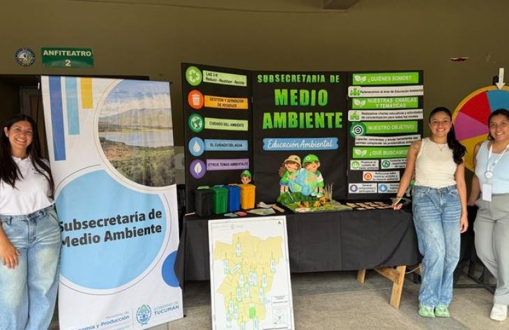 Stand informativo de la Subsecretaría de Medio Ambiente en las VII Jornadas de Geografía