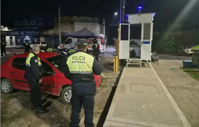 Garita policial en la esquina de Charcas y pasaje Díaz Vélez, San Miguel de Tucumán