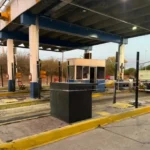 Cabina de peaje en la ruta nacional del NOA con vehículos esperando