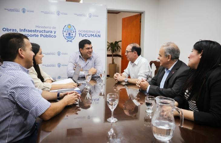 Reunión entre autoridades de Obras Públicas y de la Facultad de Ciencias Económicas de la UNT
