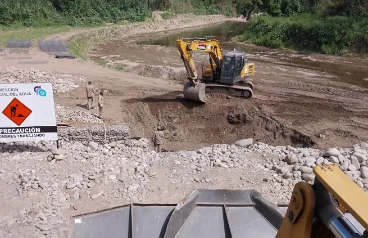 Obras de encauce en el río Salí, en el sector de Los Gómez, departamento Leales, Tucumán