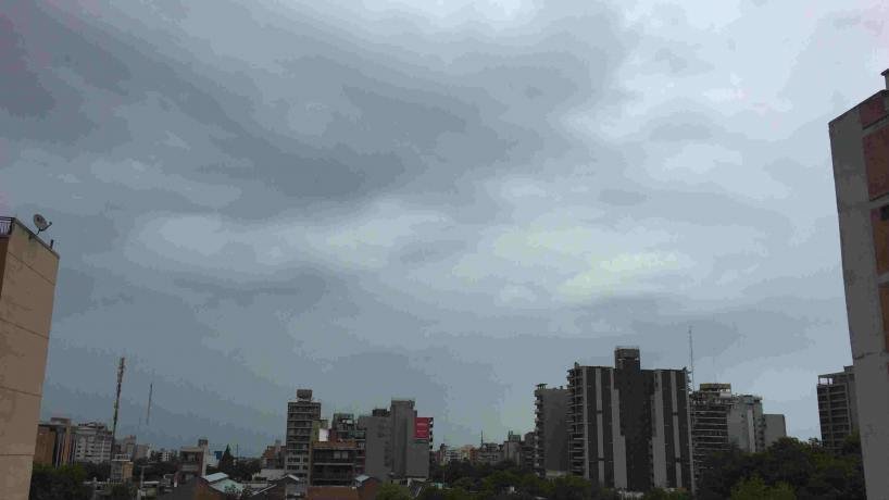Cielo nublado en San Miguel de Tucumán durante el domingo 4 de octubre