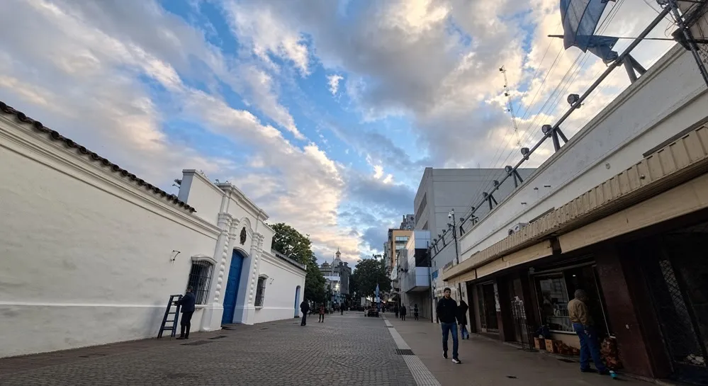 Cielo mayormente nublado en San Miguel de Tucumán
