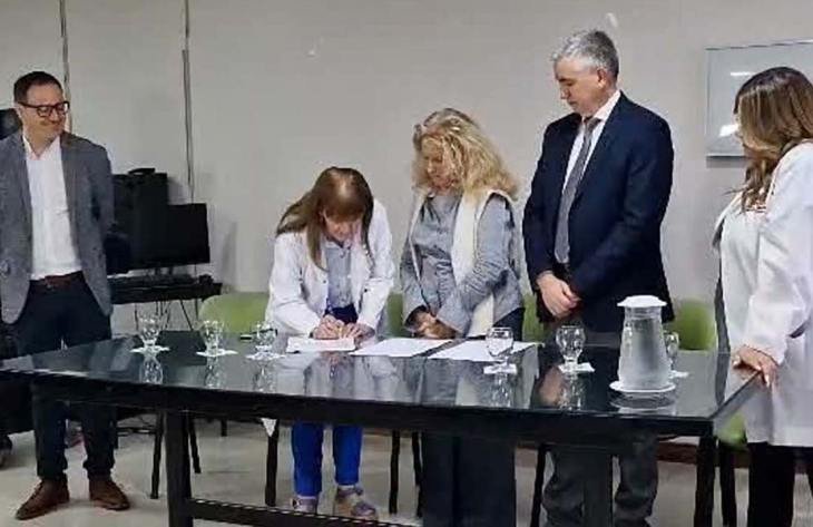 Firma de convenio entre el Ministerio de Salud Pública y la Fundación Flexer en Tucumán