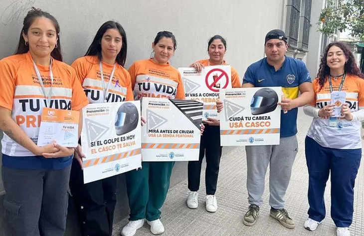 Autoridades y equipos de salud durante la jornada de testeo y prevención de sífilis congénita en el Hospital Parajón Ortiz de Famaillá