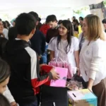 Carpa informativa sobre salud mental en plaza Independencia de Tucumán