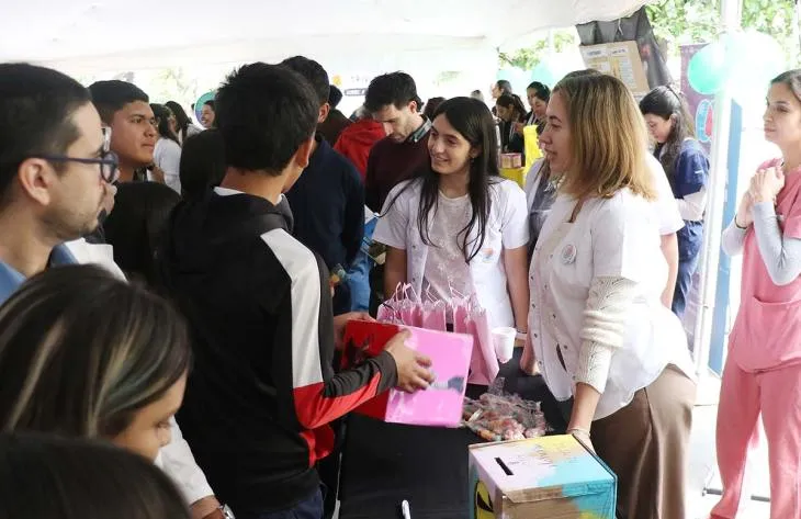 Carpa informativa sobre salud mental en plaza Independencia de Tucumán