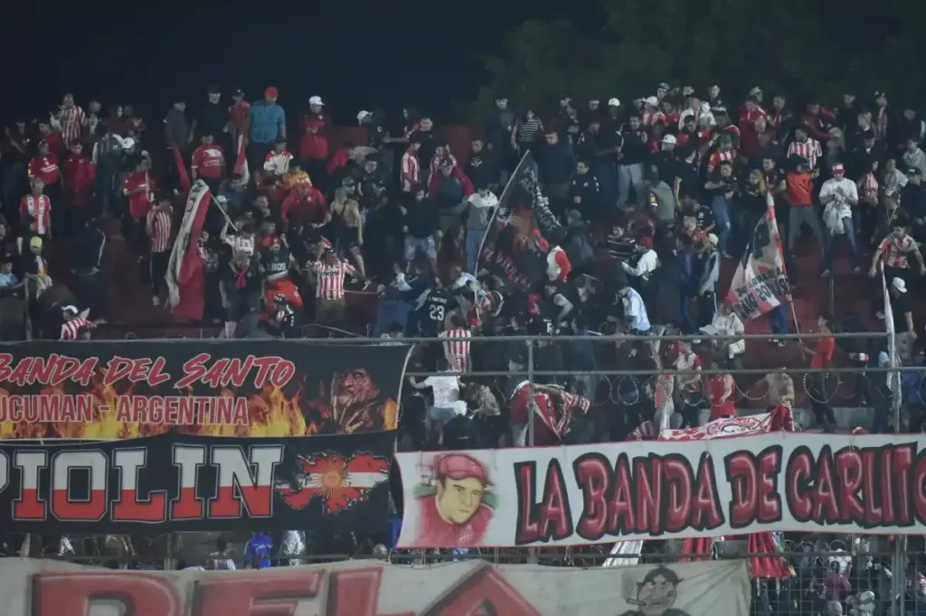 Tribuna de La Ciudadela durante el partido entre San Martín de Tucumán y Gimnasia y Tiro