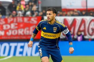 Leandro Paredes durante un partido con la camiseta de Boca