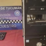 Fachada de la vivienda allanada en Mendoza 1400, donde se secuestraron dispositivos relacionados con la causa.