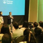 Autoridades sanitarias y profesionales de la salud durante la segunda jornada de capacitación sobre ACV en Tucumán