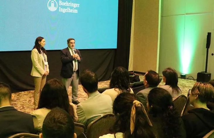 Autoridades sanitarias y profesionales de la salud durante la segunda jornada de capacitación sobre ACV en Tucumán