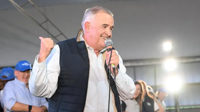 Osvaldo Jaldo, gobernador de Tucumán, en una reunión oficial