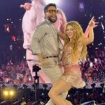 Shakira y Maluma en el escenario durante su presentación en Madrid