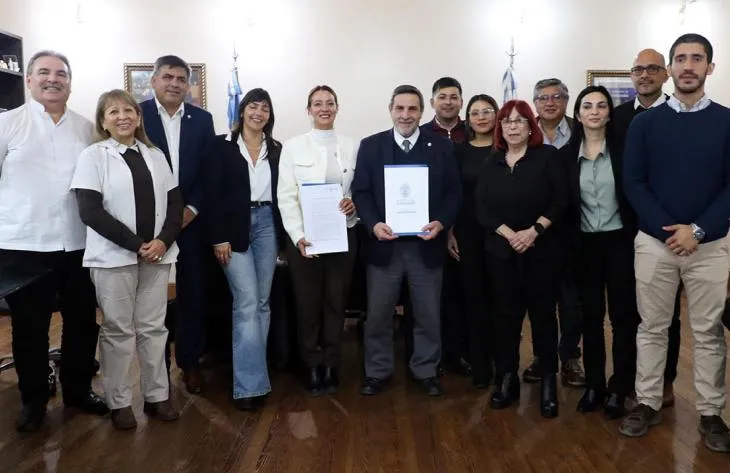 Firma del convenio para la creación del centro de rehabilitación en Bella Vista