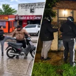 Captura de video de discusión entre un joven motociclista y un hombre mayor en la vía pública